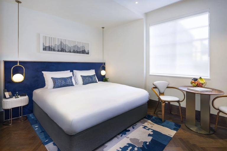 King bed in a Dao by Dorsett North London bedroom.