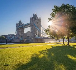 A sunny day with a view of the Tower Bridge in London.